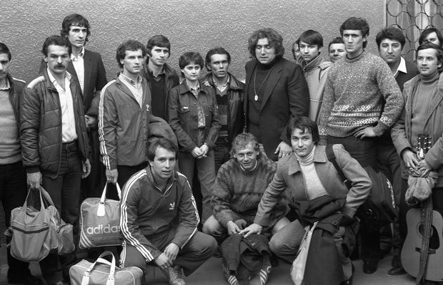 RETRO GSP. 10 ani de la moartea controversatului Adrian Păunescu. 3 poezii remarcabile despre Rapid, Craiova și Dobrin