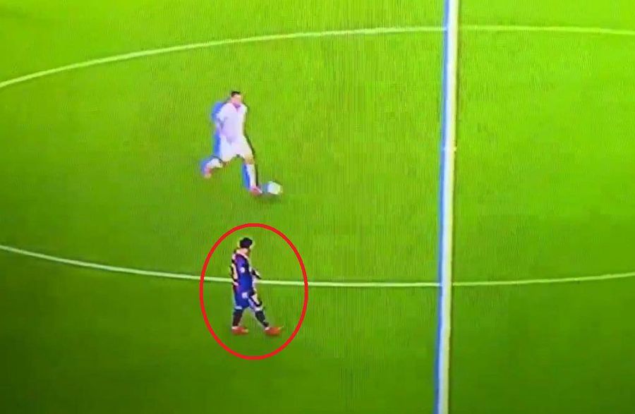Moment uluitor! Ce face Messi pe teren în timpul partidei cu elevii lui Mircea Lucescu