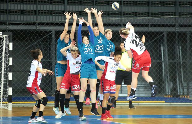 Îmbolnăviri în masă la handbal: 20 de cazuri la Bistrița, 6 la Craiova, unu la Cisnădie