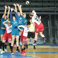 Bistrițencele (în alb) au jucat ultimul meci la Sf. Gheorghe cu Minaur FOTO Minaur Baia Mare