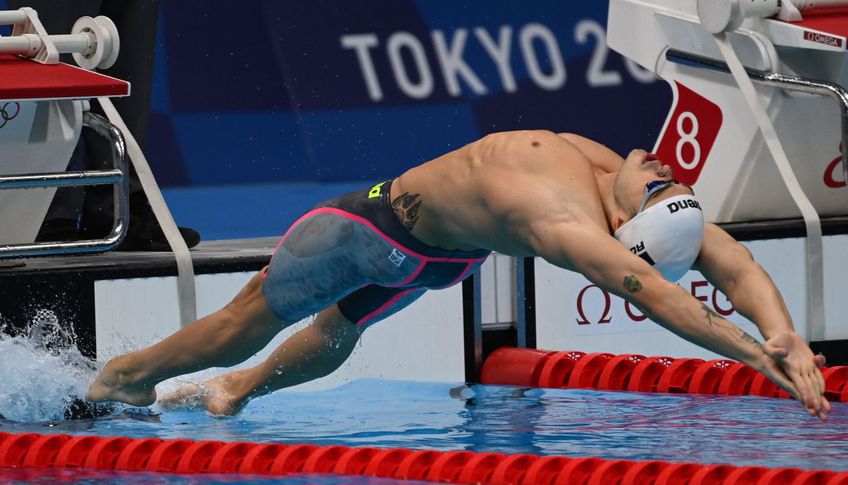 Robert Glință (24 de ani) a cucerit medalia de argint în proba de 100 de metri spate de la Campionatele Europene de natație în bazin scurt, organizate în Rusia, la Kazan.