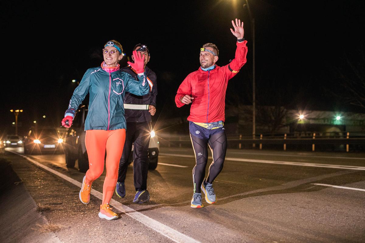 Semnal de alarmă tras prin intermediul sportului » A alergat 150 de kilometri pe E85-Drumul Morții, pentru a se monta separatoare rutiere