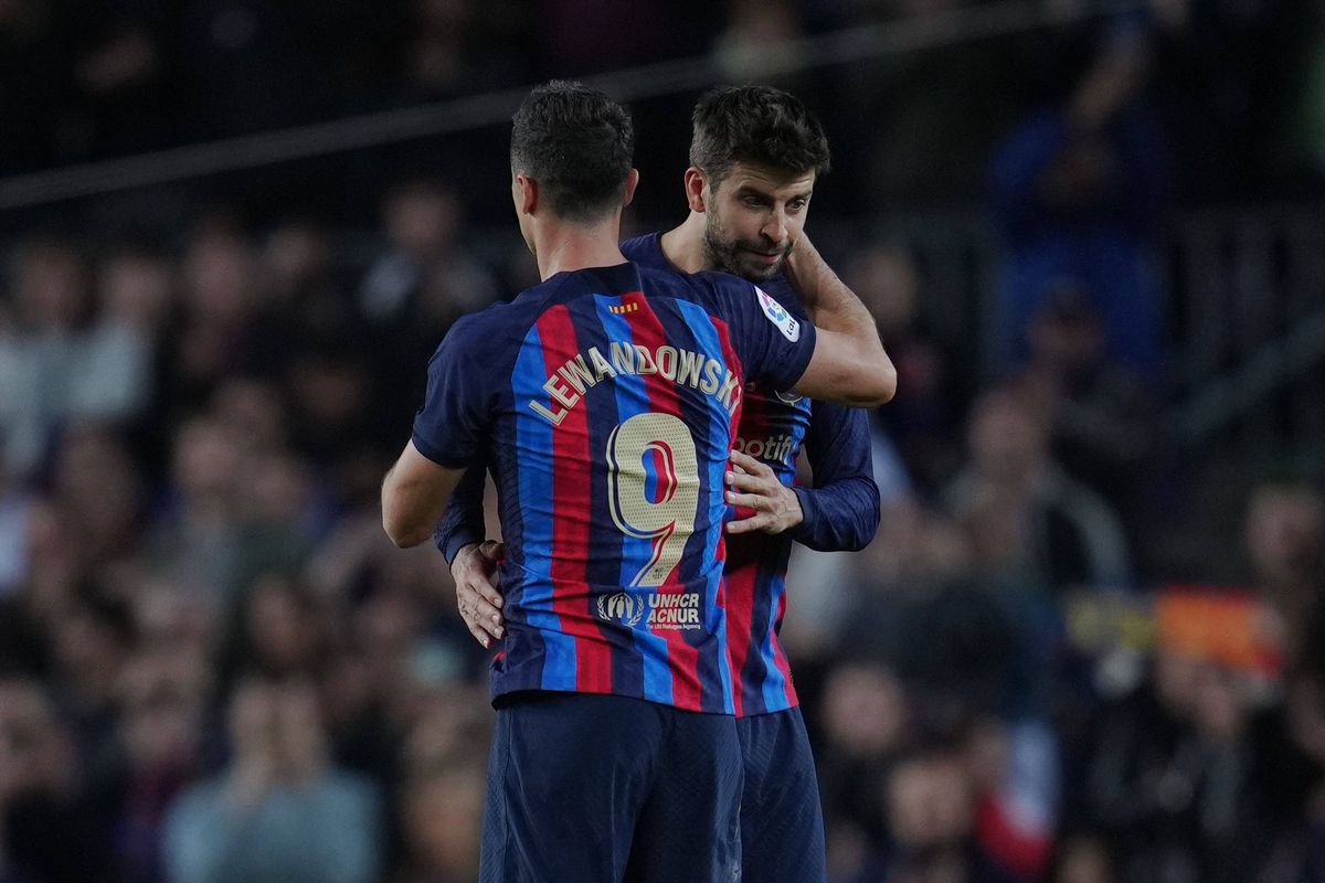 Pique a jucat ultimul meci din carieră » Barcelona - Almeria a trecut în plan secund