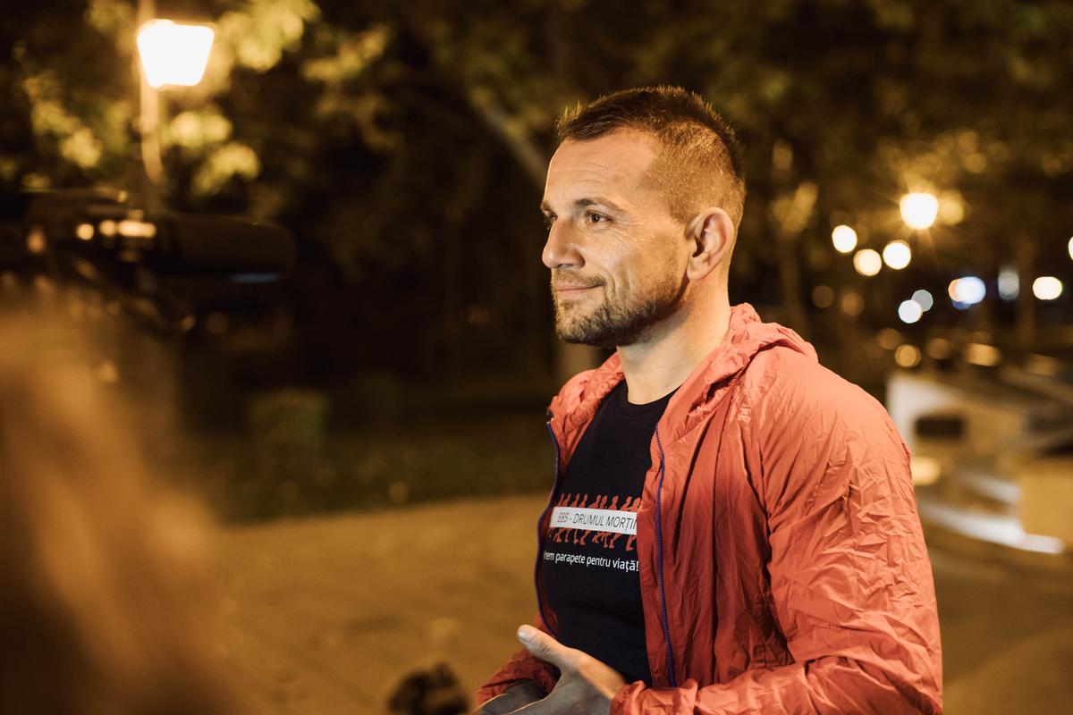 Semnal de alarmă tras prin intermediul sportului » A alergat 150 de kilometri pe E85-Drumul Morții, pentru a se monta separatoare rutiere