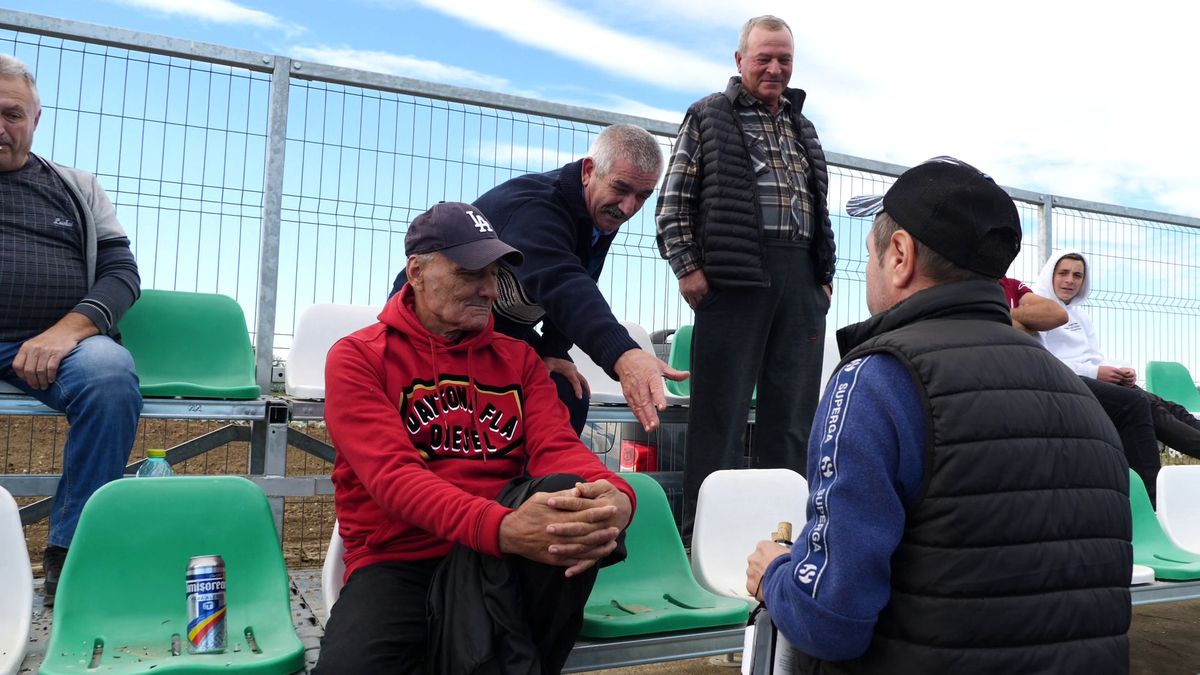 Fotbal la Lungulețu printre tone de varză! »„Am chemat «Uberul» ca să nu vin prin noroaie. Trage-i frâna de mână la cal”