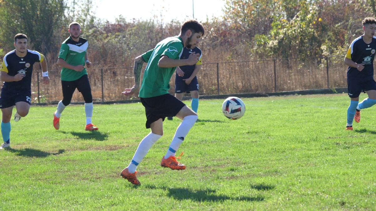 Fotbal la Lungulețu printre tone de varză! »„Am chemat «Uberul» ca să nu vin prin noroaie. Trage-i frâna de mână la cal”