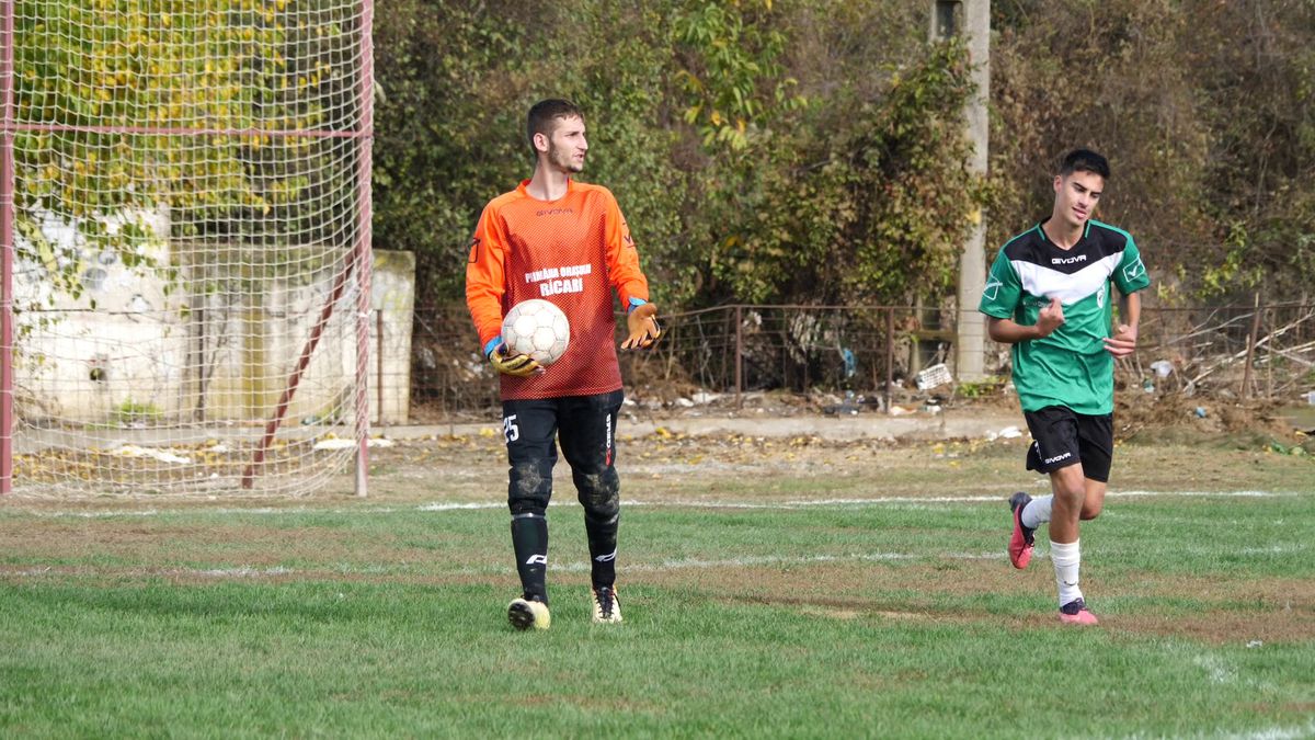 Fotbal la Lungulețu printre tone de varză! »„Am chemat «Uberul» ca să nu vin prin noroaie. Trage-i frâna de mână la cal”