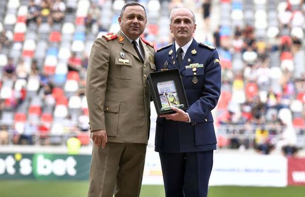 Mișcări de trupe în fruntea clubului Steaua » Deși puternic contestat de fani, mandatul comandantului clubului a fost prelungit