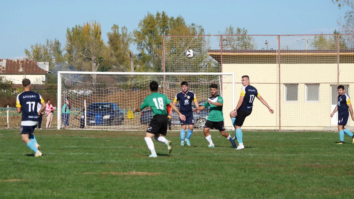 Fotbal la Lungulețu printre tone de varză! »„Am chemat «Uberul» ca să nu vin prin noroaie. Trage-i frâna de mână la cal”