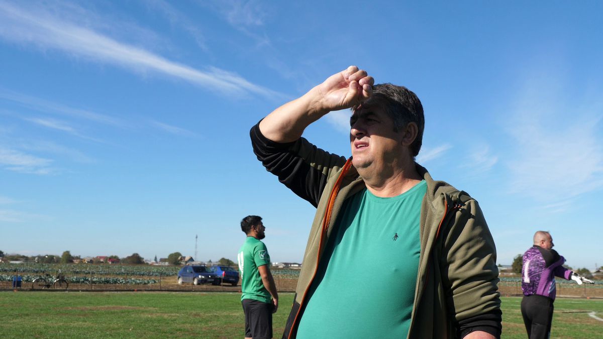 Fotbal la Lungulețu printre tone de varză! »„Am chemat «Uberul» ca să nu vin prin noroaie. Trage-i frâna de mână la cal”