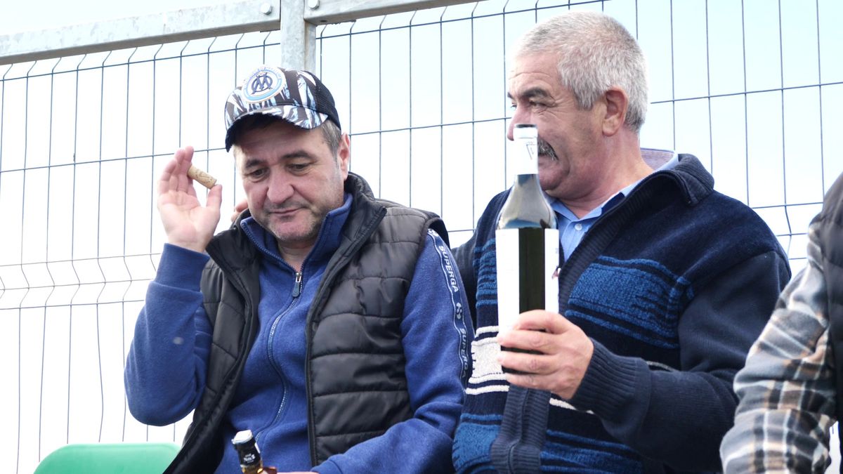 Fotbal la Lungulețu printre tone de varză! »„Am chemat «Uberul» ca să nu vin prin noroaie. Trage-i frâna de mână la cal”