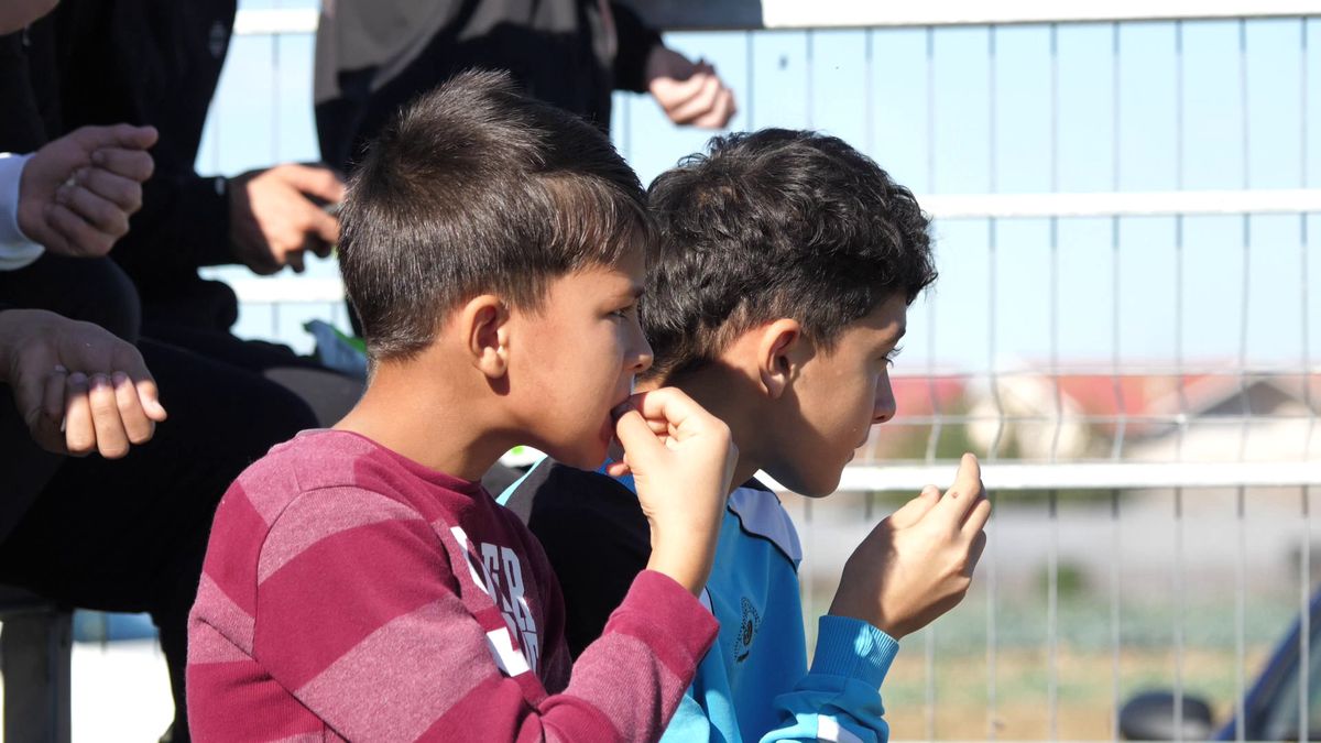 Fotbal la Lungulețu printre tone de varză! »„Am chemat «Uberul» ca să nu vin prin noroaie. Trage-i frâna de mână la cal”