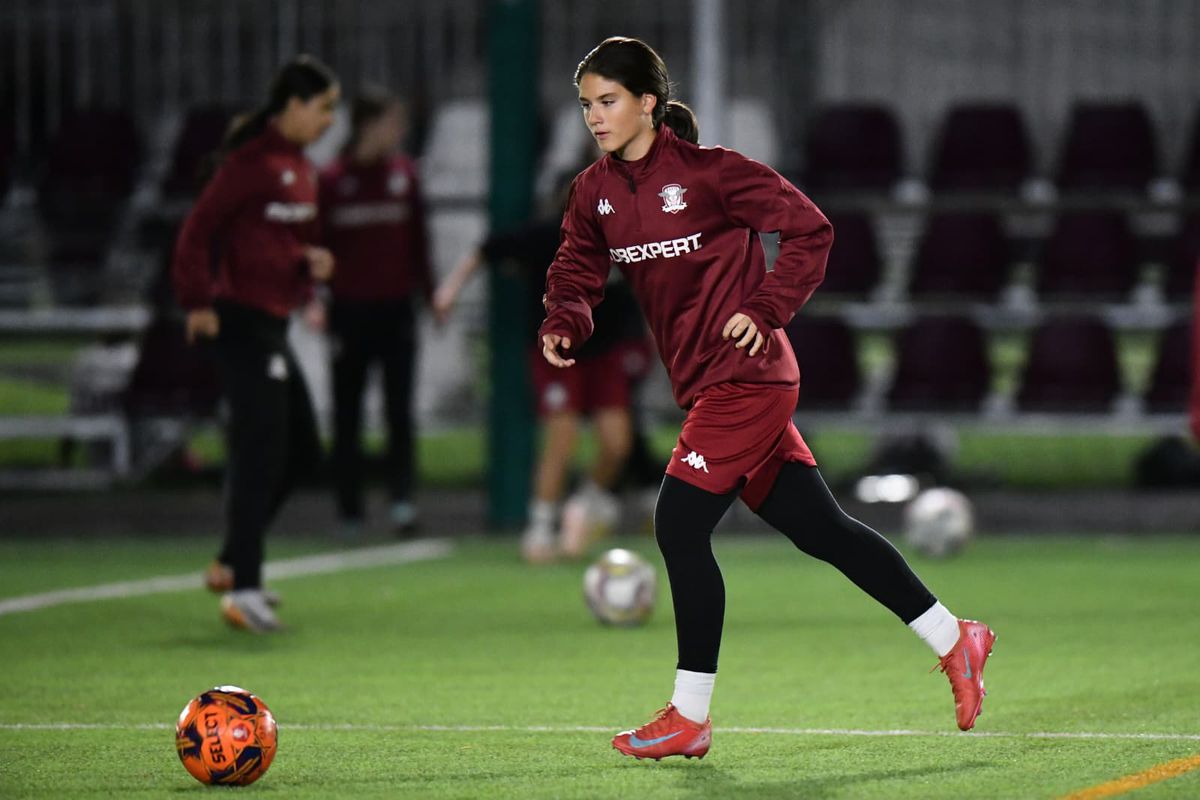 Taifunul Sonia » Are doar 12 ani, dar joacă la U19! Jucătoarea-fenomen pe care o are Rapid în curte: „Stâng, drept, are TOTUL!”