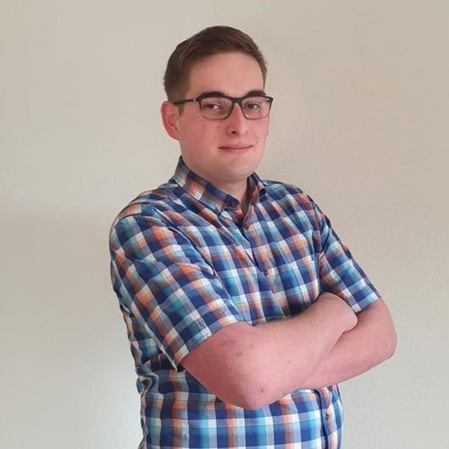 Raphael Dort, redactorul-șef adjunct și coordonatorul secției de fotbal la sport.ch și kicker.ch. Ce știu ziariștii din „Țara Cantoanelor” despre jucătorii campioanei FCSB și disputa cu Steaua privind palmaresul istoric