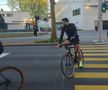 Jucătorii celor de la Basel vin la antrenament pe bicicletă + asaltați de copii pe trecerea de pietoni
