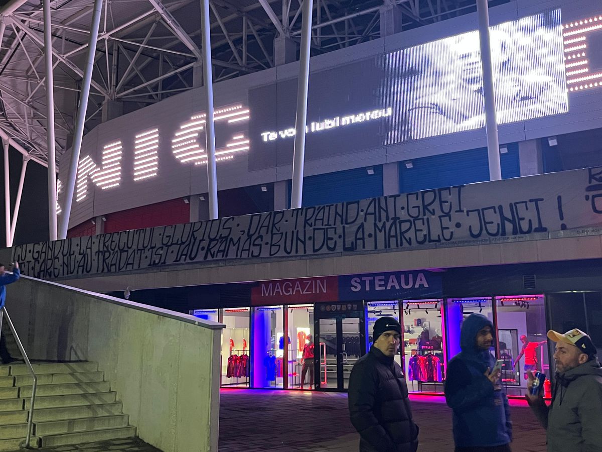 Fanii Stelei s-au strâns în Ghencea pentru a-l omagia pe marele Emeric Ienei » Imagini emoționante și de la Oradea