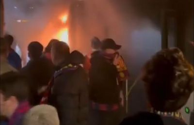 Scene neplăcute înainte de Club Brugge - Barcelona: fanii catalanilor au aprins torțe în autocar, iar vehiculul a luat foc