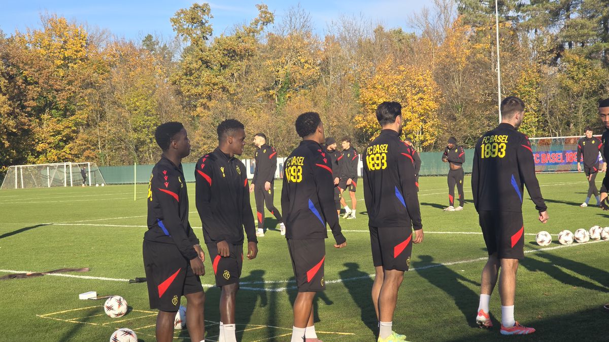 Basel, imaginea fotbalului civilizat: Shaqiri trage la țintă prin târguri, jucătorii vin la bază pe biciclete, iar jurnaliștii stau la câțiva centimetri de vedete