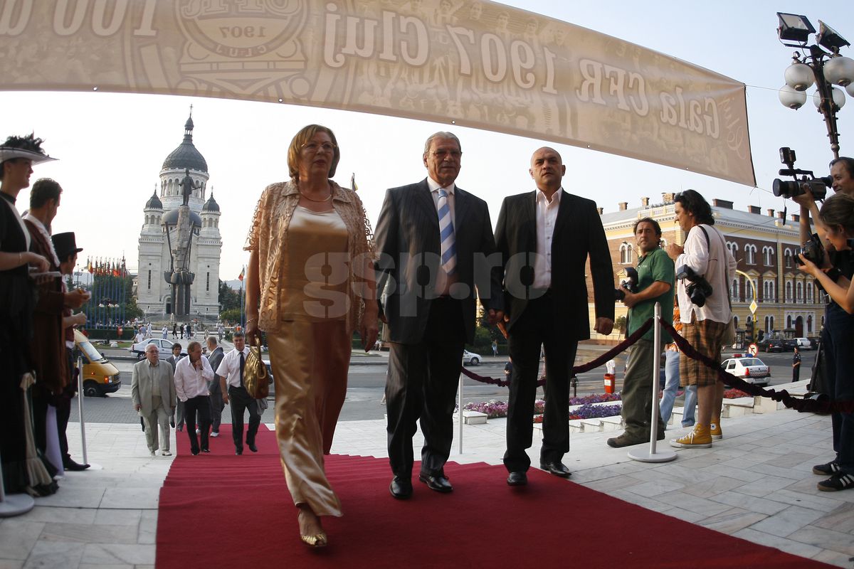 Unde și când va avea loc înmormântarea lui Emeric Ienei » Vineri, sicriul cu trupul neînsuflețit va fi depus la stadionul unde a scris istorie