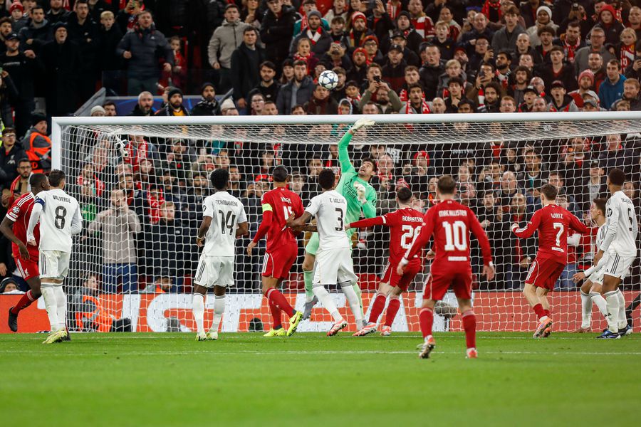 foto: Thibaut Courtois în Liverpool - Real Madrid / Imago Images Arne Slot și Liverpool risipesc toate îndoielile presei britanice: „Fără acea caracatiță, ar fi fost și mai convingător”