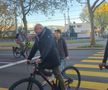 Jucătorii celor de la Basel vin la antrenament pe bicicletă + asaltați de copii pe trecerea de pietoni