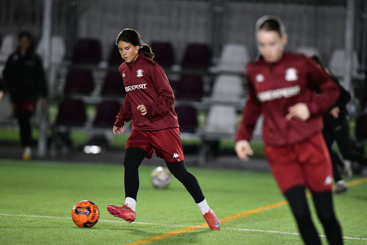 Taifunul Sonia » Are doar 12 ani, dar joacă la U19! Jucătoarea-fenomen pe care o are Rapid în curte: „Stâng, drept, are TOTUL!”