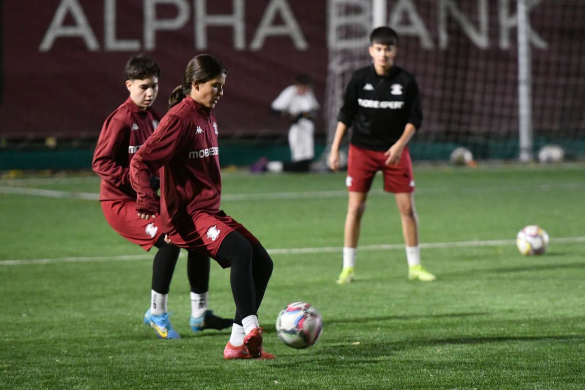 Taifunul Sonia » Are doar 12 ani, dar joacă la U19! Jucătoarea-fenomen pe care o are Rapid în curte: „Stâng, drept, are TOTUL!”