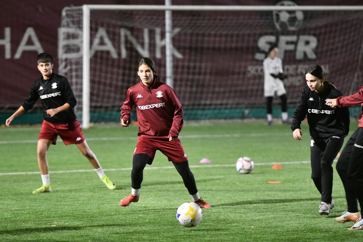 Taifunul Sonia » Are doar 12 ani, dar joacă la U19! Jucătoarea-fenomen pe care o are Rapid în curte: „Stâng, drept, are TOTUL!”