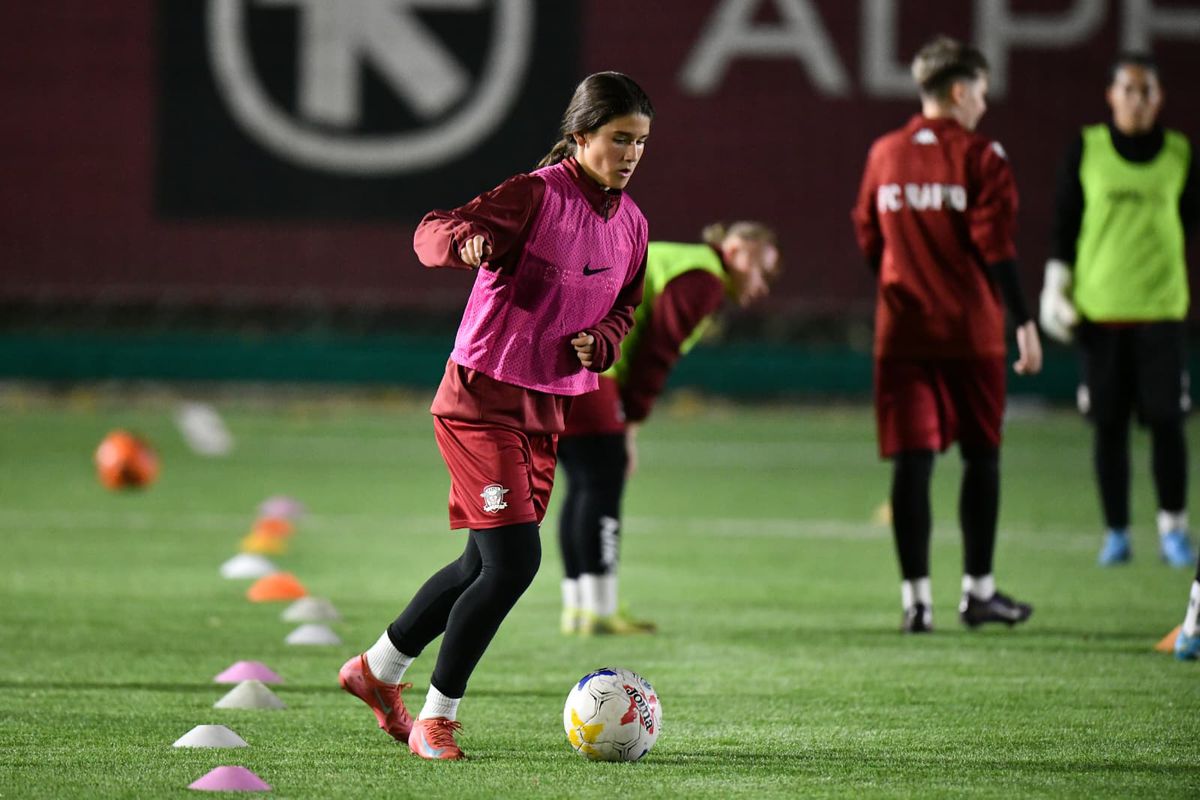 Taifunul Sonia » Are doar 12 ani, dar joacă la U19! Jucătoarea-fenomen pe care o are Rapid în curte: „Stâng, drept, are TOTUL!”