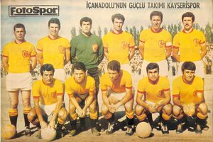 Emeric Ienei, dincolo de legendă » 5 detalii inedite din carieră și viața personală: căsătorit cu o celebră actriță, și-a încheiat cariera de fotbalist la o echipă din Europa