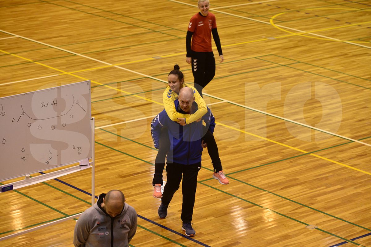 ROMÂNIA - UNGARIA // CORESPONDENȚĂ DIN JAPONIA » EXCLUSIV FOTO&VIDEO Ce făcea Ryde la ultimul antrenament înaintea finalei cu Ungaria