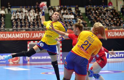 CORESPONDENȚĂ DIN JAPONIA // ANALIZA EXPERTULUI » Narcisa Lecuşanu a fost pe teren la cea mai mare victorie împotriva Ungariei și face preview-ul meciului de azi: "Neagu va fi marcată om la om!"