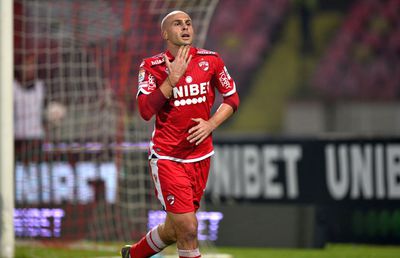 DINAMO // EXCLUSIV Slavko Perovici explică gestul cu care savurează fiecare gol înscris: de ce își duce mâna la bărbie