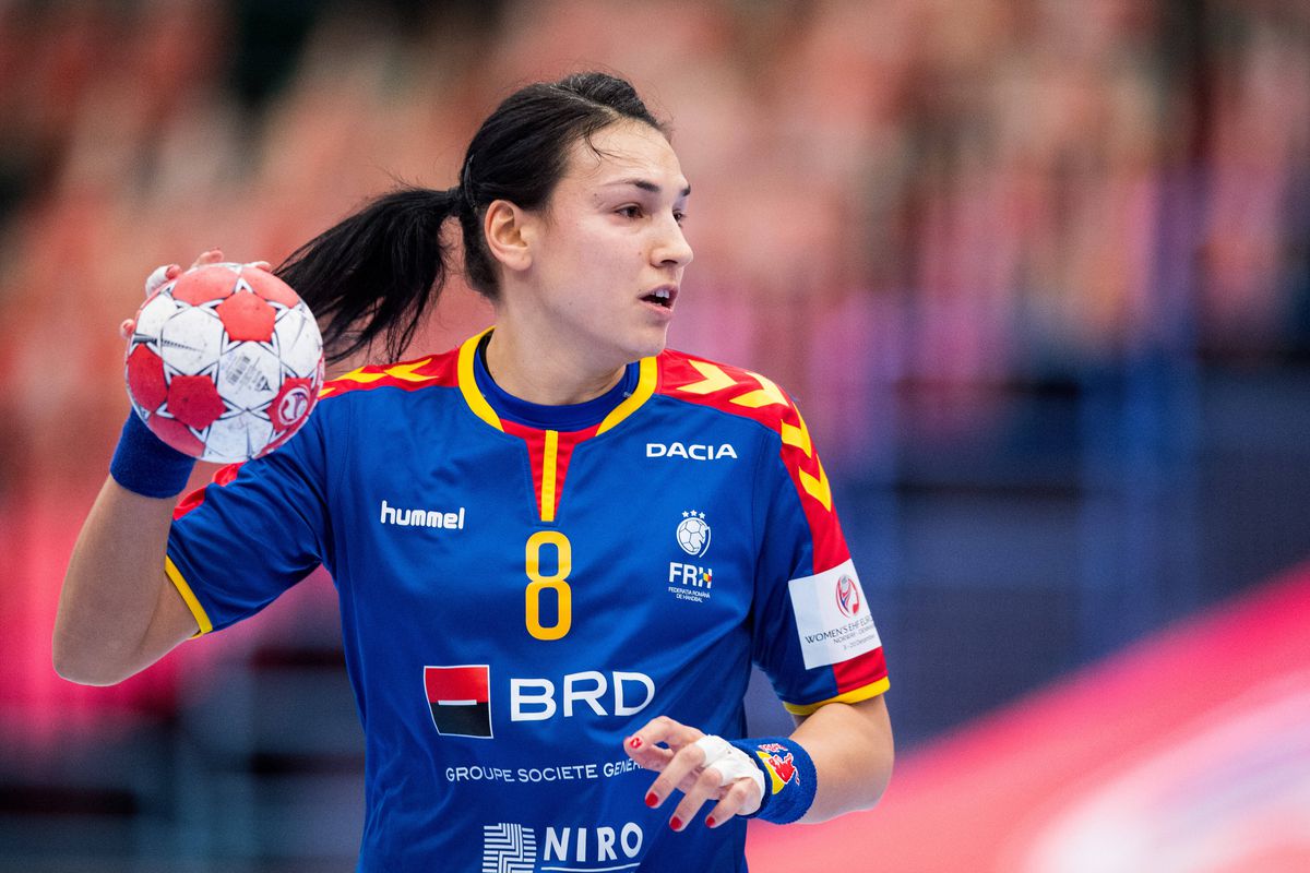 VIDEO Cristina Neagu bate recorduri și când joacă prost! Aruncarea cu care i-a lăsat mască pe toți