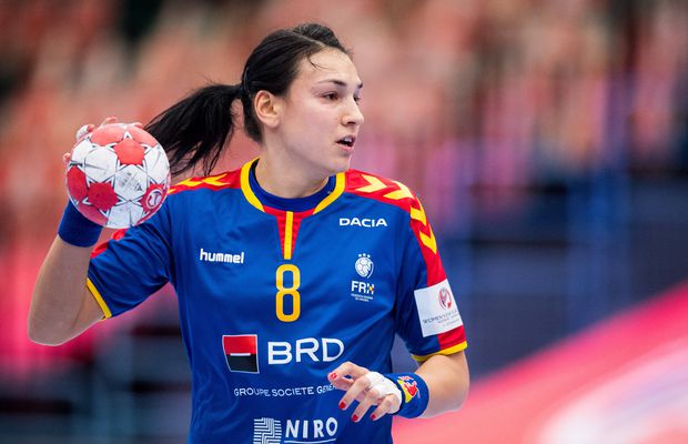 VIDEO Cristina Neagu bate recorduri și când joacă prost! Aruncarea cu care i-a lăsat mască pe toți