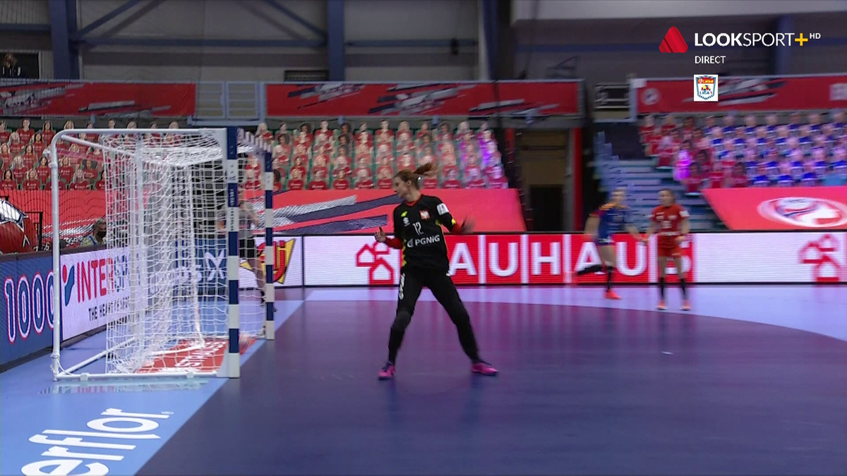 FOTO Momentul care a decis calificarea în faza următoare a Campionatului European: arbitrele daneze au apelat la VAR