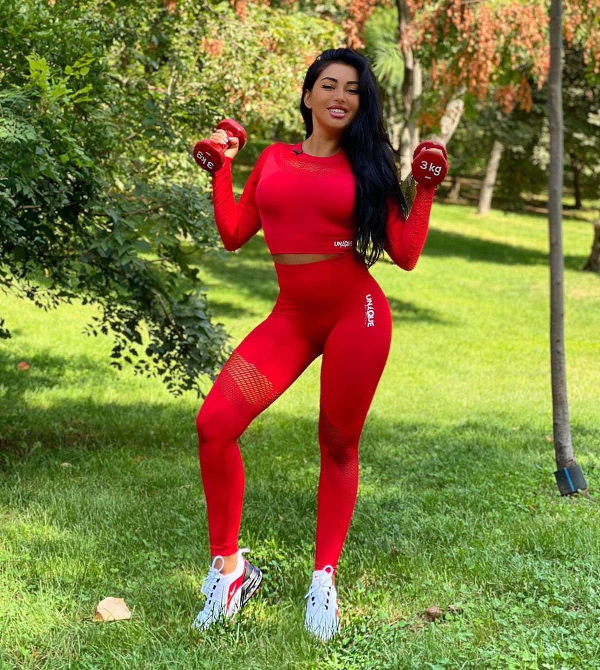 Giani Kiriță, videoclip hot pe manele, cu Elena Ionescu: „Tu ai hazul că ești fiță, ce garofiță, te pup pe gropiță” :D