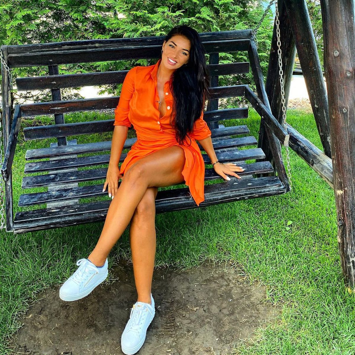 Giani Kiriță, videoclip hot pe manele, cu Elena Ionescu: „Tu ai hazul că ești fiță, ce garofiță, te pup pe gropiță” :D