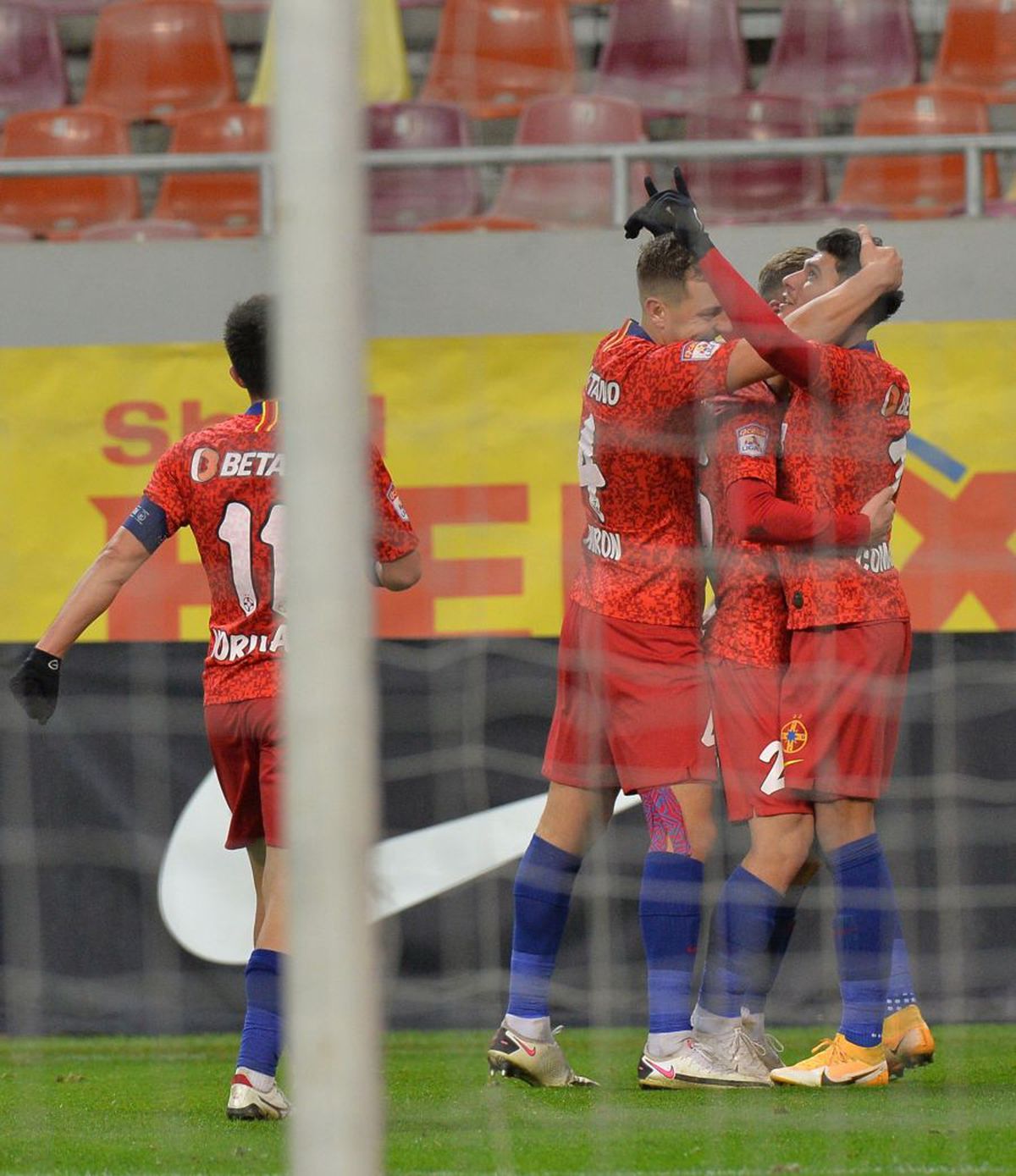 FCSB își ia adio de la Arena Națională! UEFA le dă interzis roș-albaștrilor pe cel mai mare stadion al țării