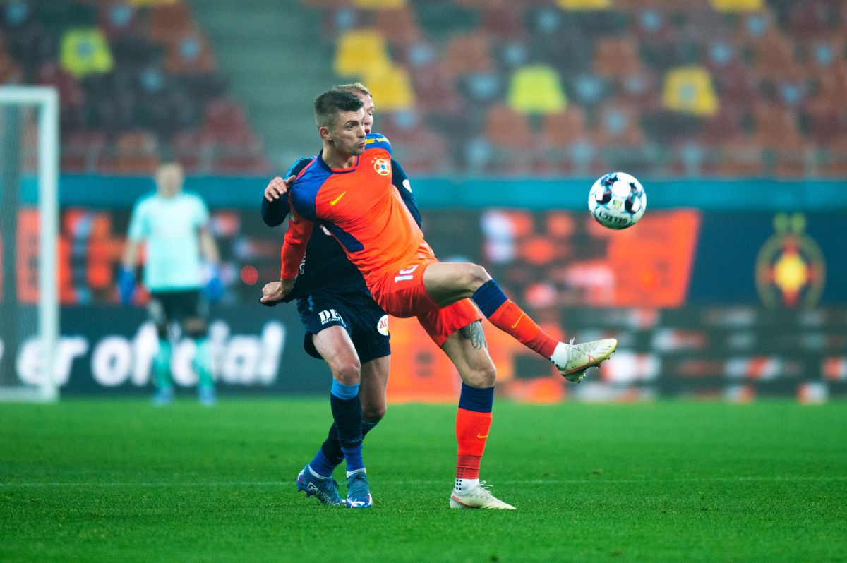 Până și jucătorii de la FCSB recunosc erorile lui Marian Barbu: „Mingea a ieșit clar!”