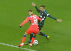 Penalty acordat ușor în favoarea FCSB-ului » Marian Barbu, păcălit de căderea lui Octavian Popescu