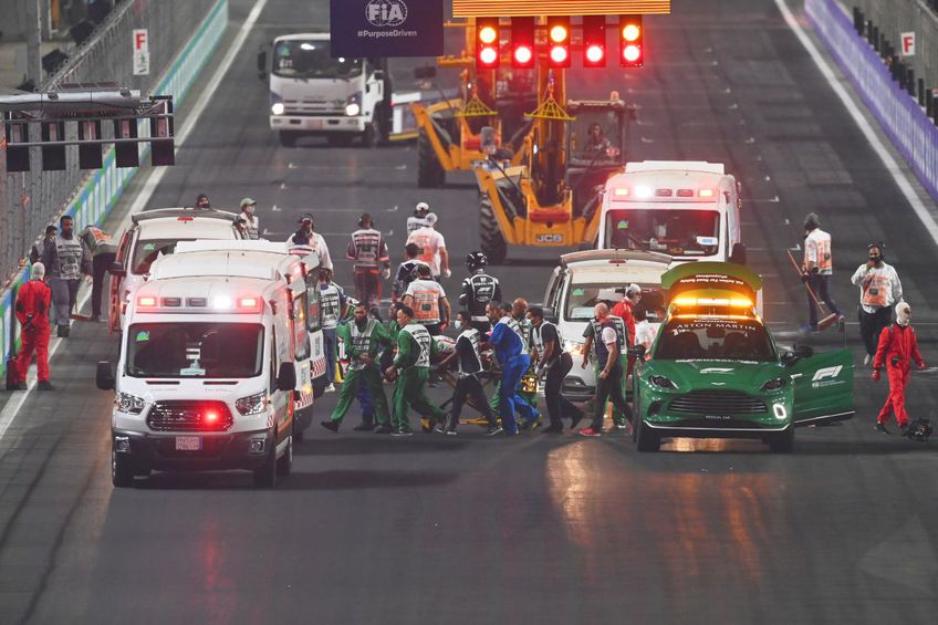 Echipele medicale au intervenit prompt după accidentul din Formula 2 // foto: Guliver/gettyimages