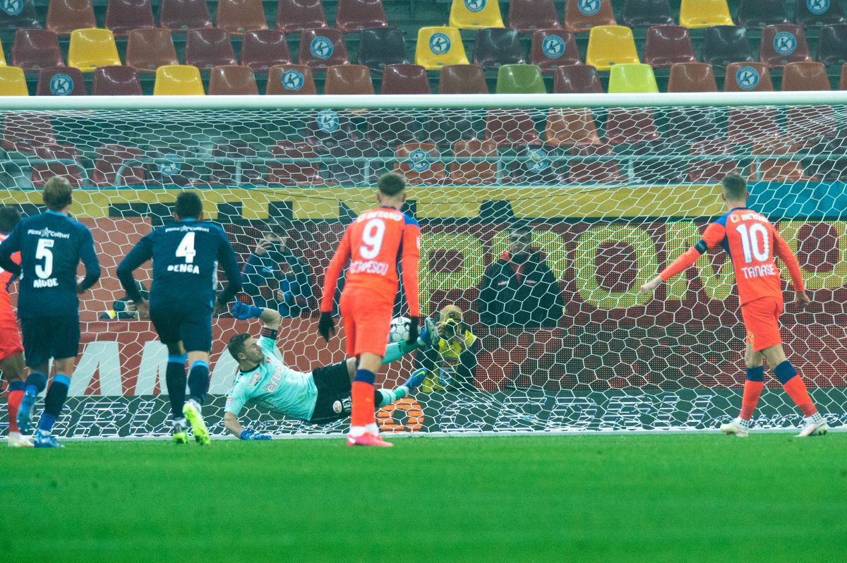 Până și jucătorii de la FCSB recunosc erorile lui Marian Barbu: „Mingea a ieșit clar!”