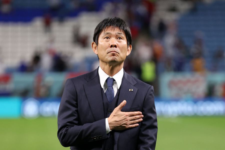 Japonia a părăsit Campionatul Mondial în faza optimilor de finală, eșec în fața Croației, 1-1 la finalul reprizelor de prelungiri (1-3 la pen.). Gestul făcut de selecționerul Hajime Moriyasu (54 de ani) la final a devenit viral. Plecăciunea japoneză și dansul brazilian
