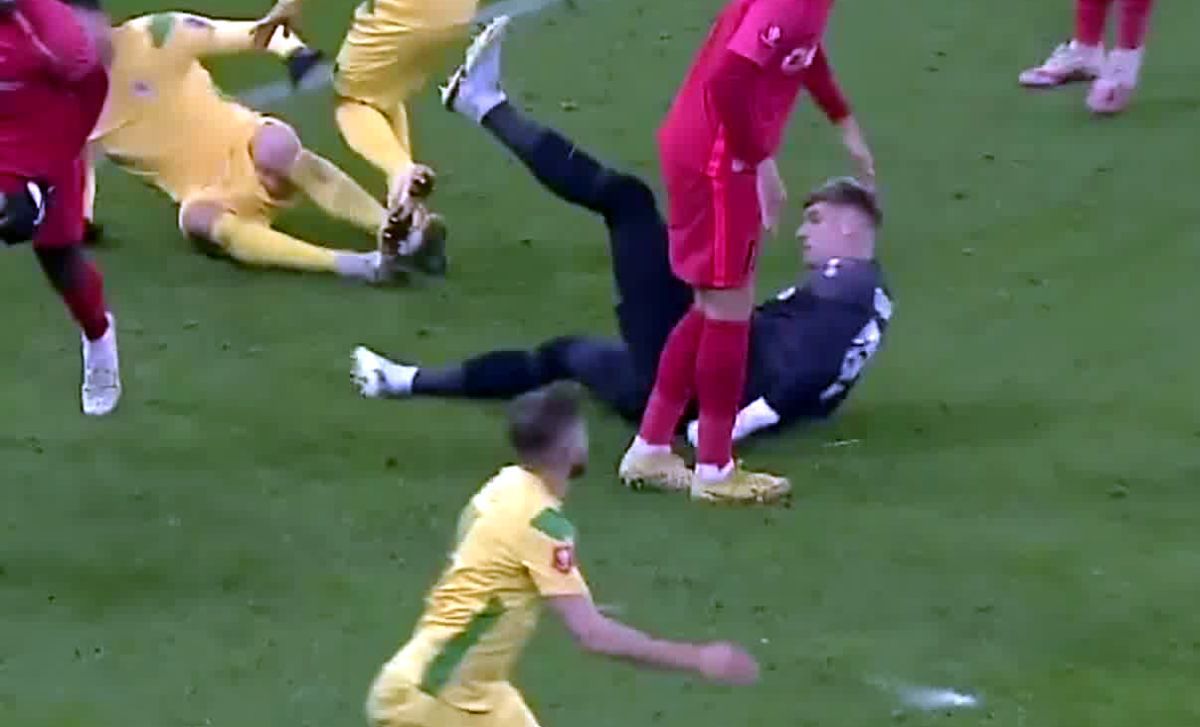 Târnovanu a comis-o! Portarul roș-albaștrilor, gafă în FCSB - CS Mioveni