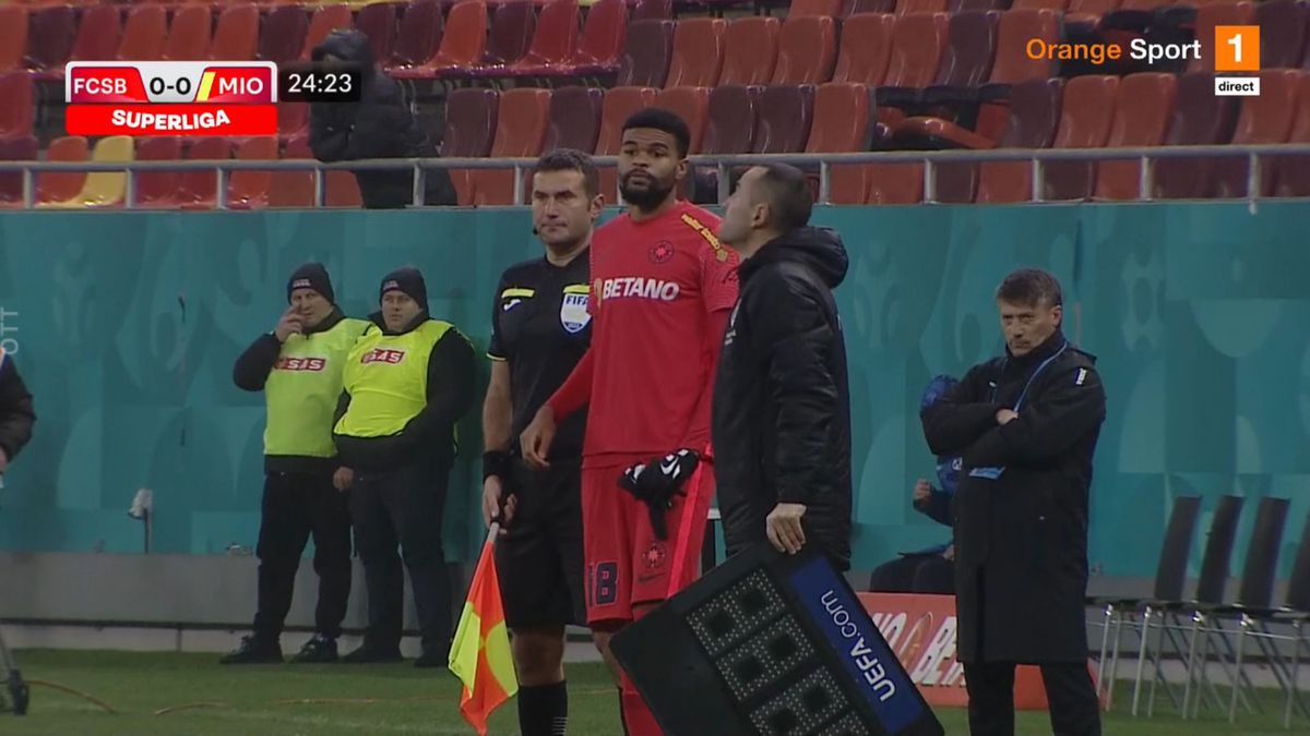 Stupoare pe teren, în FCSB - CS Mioveni » Schimbare la roș-albaștri după 24 de minute: „Antrenorul Gigi Becali a fost inspirat”