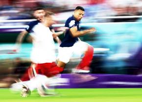 Kylian Mbappe i-a depășit deja pe Diego Maradona și Cristiano Ronaldo » Viteza din meciul cu Polonia a fost stupefiantă: nici fotografii nu au reușit să-l prindă!