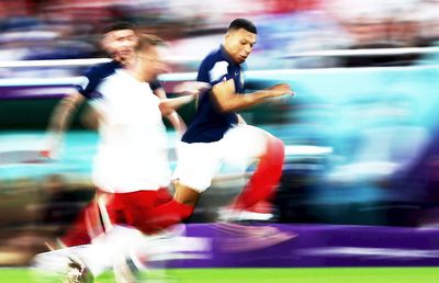 Kylian Mbappe i-a depășit deja pe Diego Maradona și Cristiano Ronaldo » Viteza din meciul cu Polonia a fost stupefiantă: nici fotografii nu au reușit să-l prindă!