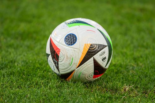 Noua minge „Fussballliebe” va fi folosită la Euro 2024 // Foto: Imago