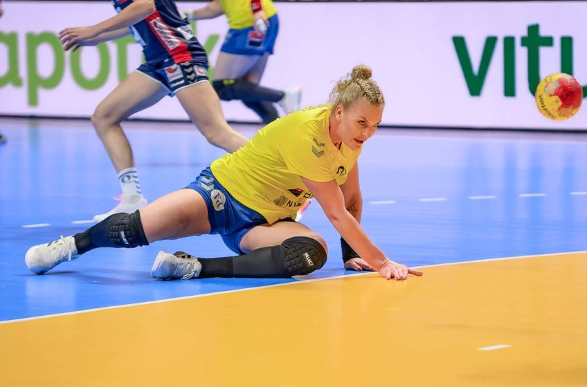 România a fost învinsă categoric de Danemarca, scor 23-39. „Tricolorele” merg cu două puncte în faza grupelor principale la Campionatul Mondial de handbal feminin și păstrează vii speranțele la calificarea în „sferturi”.